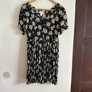 90s Vintage NEVER SAY CAN'T | Black Daisy Print Babydoll Pleated Dress | Medium